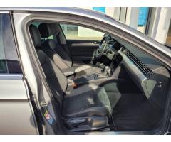 Volkswagen Passat 2.0 TDI DSG R-Line - 42