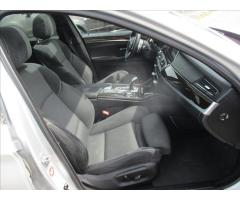 BMW Řada 5 3,0 535d Aut. 230kw M-Paket Touring - 13