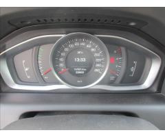 Volvo XC60 2,0 D3 100kw Momentum GPS Manuál - 15