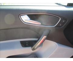 Audi A1 1,6 TDI 77kw Sport Xenon GPS - 23