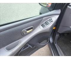 Nissan Almera Tino 2,2 dCi  Visia - 14