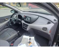 Nissan Almera Tino 2,2 dCi  Visia - 32