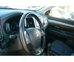 Mitsubishi Outlander 2,2 Di-D 4x4 Diamant-108818 km - 9