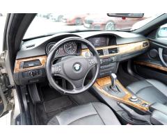 BMW Řada 3 325i Cabrio/automat/kůže/220PS - 33