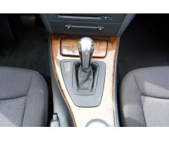 BMW Řada 3 320d Touring/automat/navigace - 32