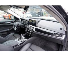 BMW Řada 5 520d xDrive/Sport line/AT - 25