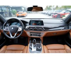 BMW Řada 7 750i xDrive/Individual/Lasery - 26