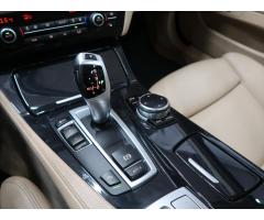 BMW Řada 5 2,0 520d Touring Luxury Line - 32