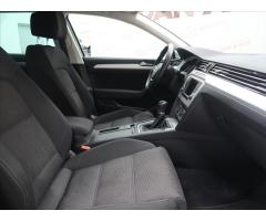 Volkswagen Passat 1,4 TSI Comfortline TOP STAV - 12