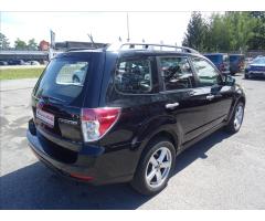 Subaru Forester 2,0 i 110kW 4x4, serviska - 7