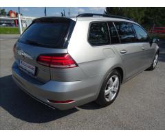 Volkswagen Golf 1,5 TSi navi,kamera,1.majitel - 9