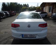 Volkswagen Passat 2,0 TDi DSG Highline,2xkola,DPH - 8