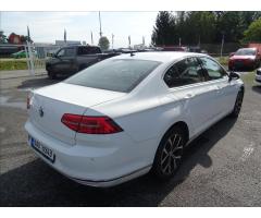 Volkswagen Passat 2,0 TDi DSG Highline,2xkola,DPH - 9