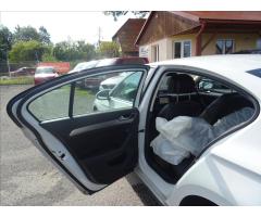 Volkswagen Passat 2,0 TDi DSG Highline,2xkola,DPH - 18