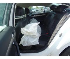 Volkswagen Passat 2,0 TDi DSG Highline,2xkola,DPH - 19