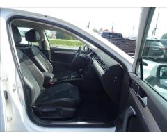 Volkswagen Passat 2,0 TDi DSG Highline,2xkola,DPH - 22