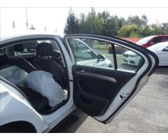 Volkswagen Passat 2,0 TDi DSG Highline,2xkola,DPH - 23