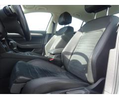 Volkswagen Passat 2,0 TDi DSG Highline,2xkola,DPH - 29