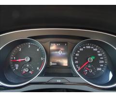 Volkswagen Passat 2,0 TDi DSG Highline,2xkola,DPH - 34