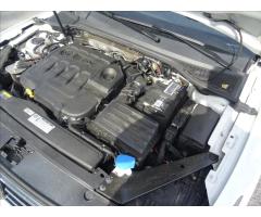 Volkswagen Passat 2,0 TDi DSG Highline,2xkola,DPH - 37