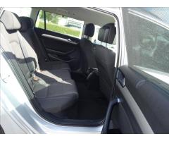 Volkswagen Passat 2,0 TDi 110kW, DSG, 1.majitel - 23