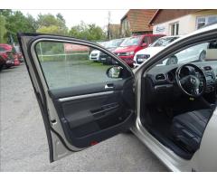 Volkswagen Golf 1,6 TDi Match,Webasto,auto klima - 17