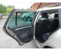 Volkswagen Golf 1,6 TDi Match,Webasto,auto klima - 19