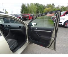 Volkswagen Golf 1,6 TDi Match,Webasto,auto klima - 21