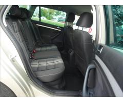 Volkswagen Golf 1,6 TDi Match,Webasto,auto klima - 24