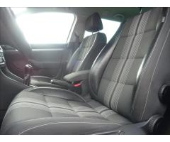 Volkswagen Golf 1,6 TDi Match,Webasto,auto klima - 28