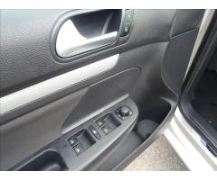 Volkswagen Golf 1,6 TDi Match,Webasto,auto klima - 29