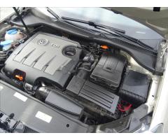 Volkswagen Golf 1,6 TDi Match,Webasto,auto klima - 38