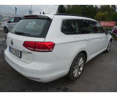 Volkswagen Passat 2,0 TDi DSG 110kW Comfortline,NAVI - 9