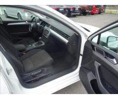 Volkswagen Passat 2,0 TDi DSG 110kW Comfortline,NAVI - 17