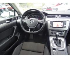 Volkswagen Passat 2,0 TDi DSG 110kW Comfortline,NAVI - 24