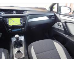 Toyota Avensis 1,8 VVT-i Exclusive,NAVI,serviska,závěs - 35