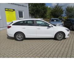 Hyundai i30 1,6 CRDi Style kombi ČR - 9