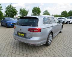 Volkswagen Passat 2,0 TSI 200kW 4MOT DSG R-line - 9