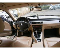 BMW Řada 3 3,0 325i Touring - 12