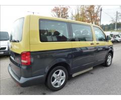 Volkswagen Caravelle 2,0 TDI 9 míst - 8