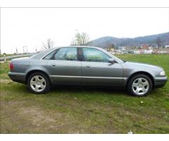 Audi A8 4,2 V8 Quattro 4x4  VETERÁN - 8