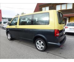 Volkswagen Caravelle 2,0 TDI 9 míst - 12