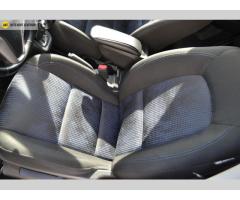 Hyundai ix20 1.4i - 16V TRIKOLOR ESSENTIAL - 18