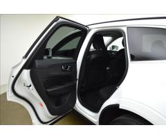 Volvo XC60 2,0 B4 145kW MOMENTUM PRO TZ - 36