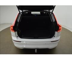 Volvo XC60 2,0 B4 145kW MOMENTUM PRO TZ - 47