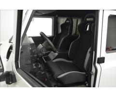 Land Rover Defender 2,5 130 Td5 90kW PO RENOVACI - 26