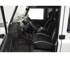 Land Rover Defender 2,5 130 Td5 90kW PO RENOVACI - 27