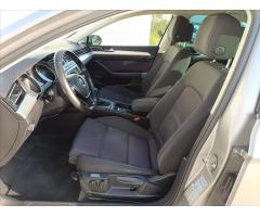 Volkswagen Passat 2,0 TDi DSG NAVI LED TEMPMAT - 14