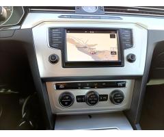 Volkswagen Passat 2,0 TDi DSG NAVI LED TEMPMAT - 17