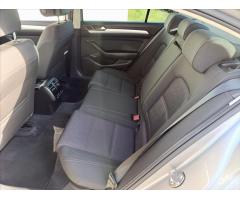 Volkswagen Passat 2,0 TDi DSG NAVI LED TEMPMAT - 22